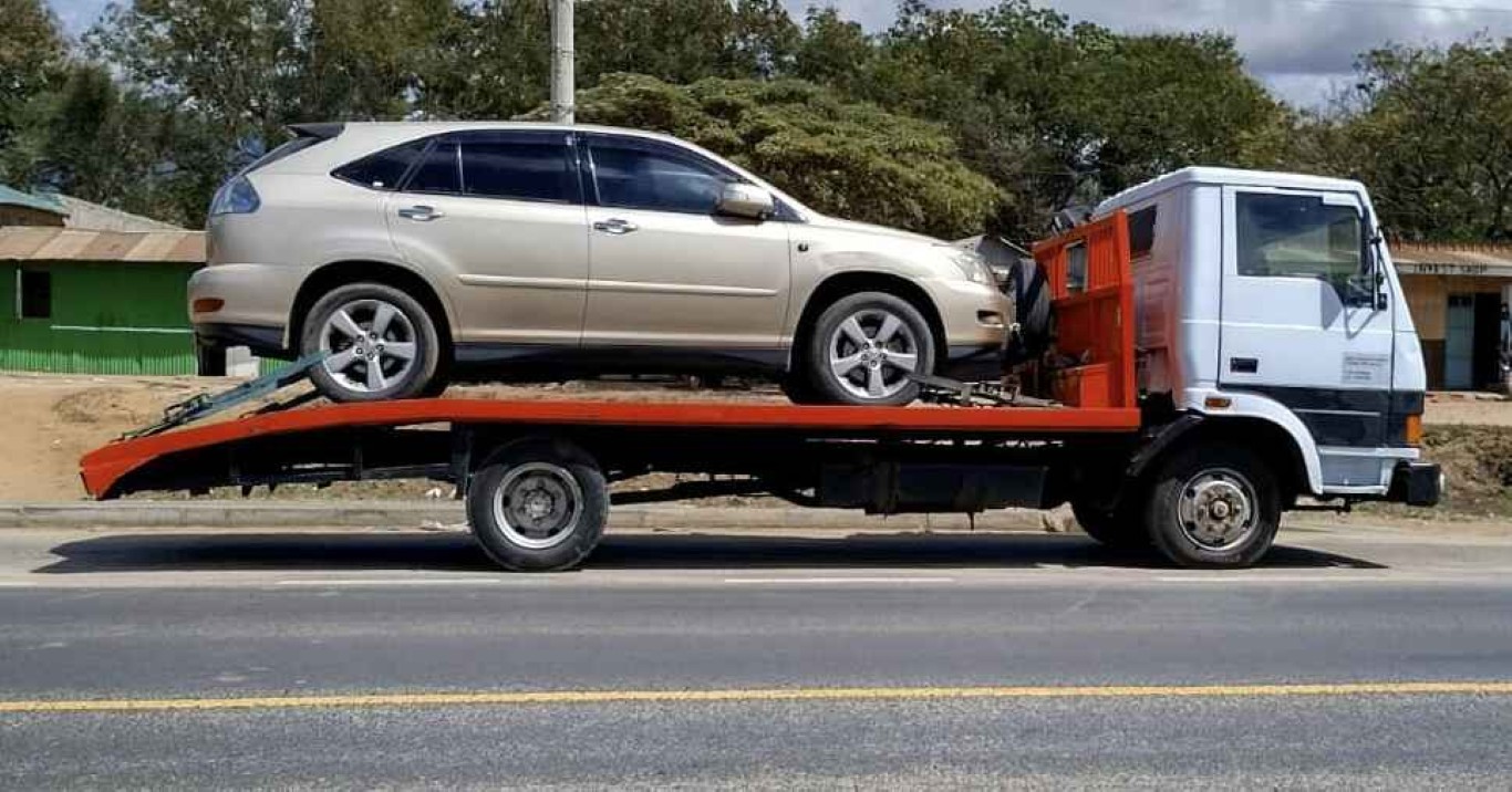 Flatbed towing service for Lexus SUV in Encinitas, CA